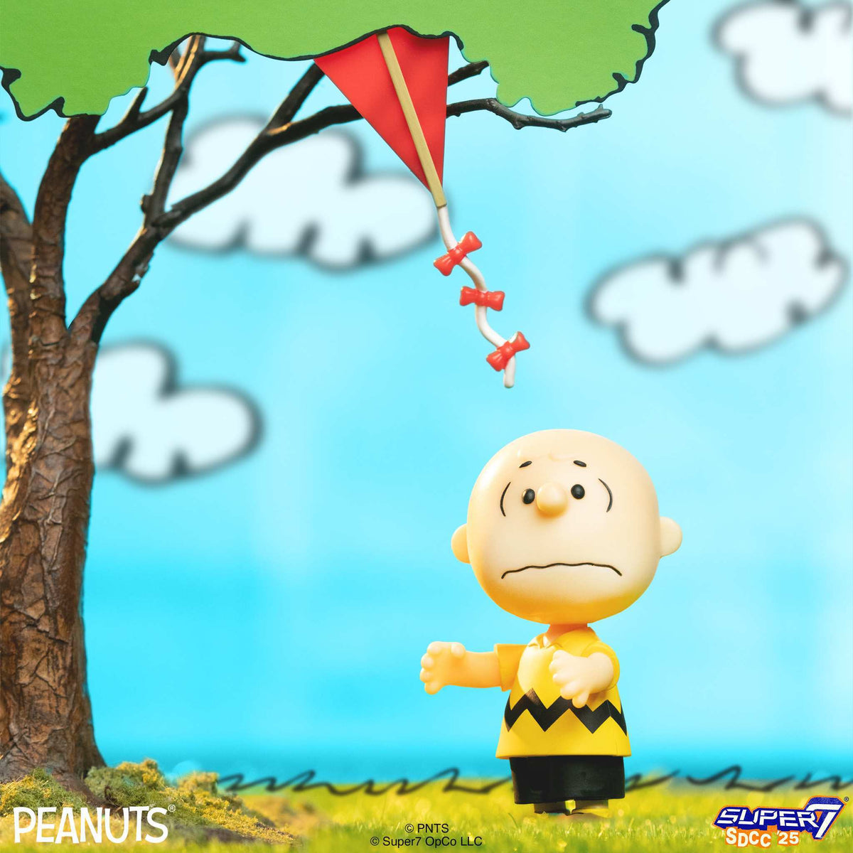 Peanuts ReAction Figures - Charlie Brown and the Kite-Eating Tree  (Diorama Box)