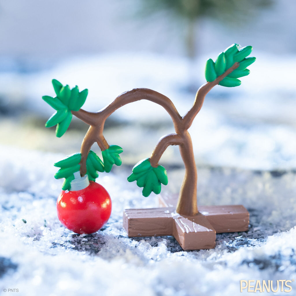 Peanuts ReAction Figures Wave 06 (Holiday Box Set) - Charlie Brown with Sad Christmas Tree and Linus