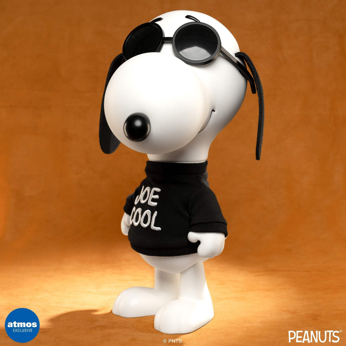 Peanuts SuperSize Vinyl - Snoopy Joe Cool (Black Sweater)